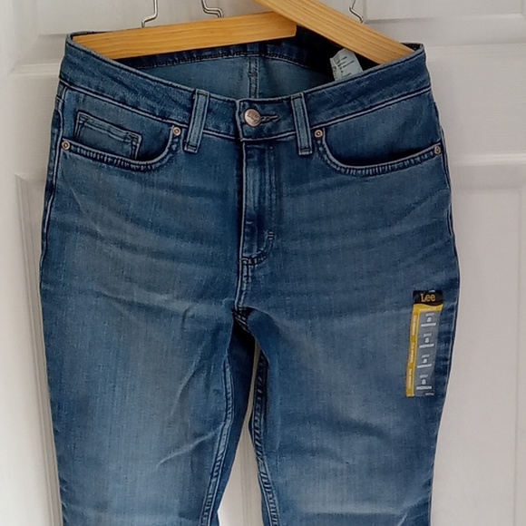 New! Lee Jeans Regular Fit Bootcut Size 8M 8 Midrise - Picture 3 of 16